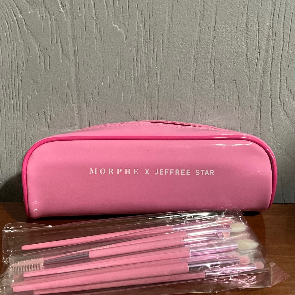 JEFFREE STAR MORPHE BRUSH CASE WITH BRUSHES